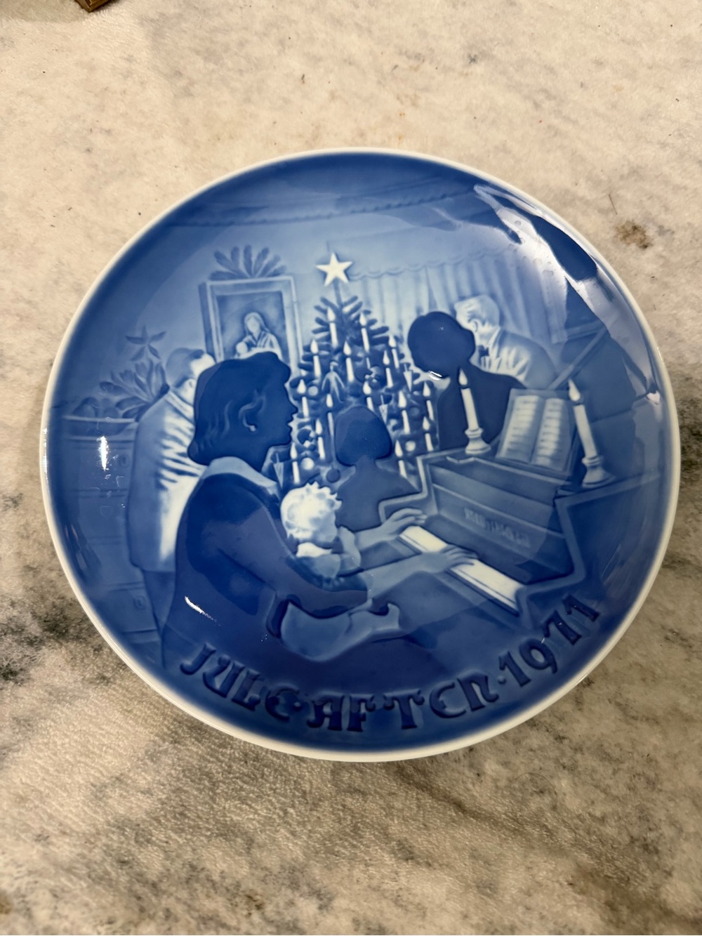 Royal Copenhagen Bing & Grondahl ‘Christmas Family Gathering’ Holiday Plate 1973